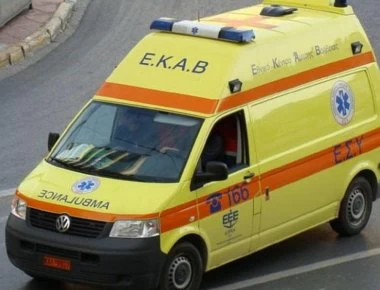 Μεταμφίεσαν μετανάστες σε νοσηλευτές και τους μετέφεραν με ασθενοφόρο (φώτο)